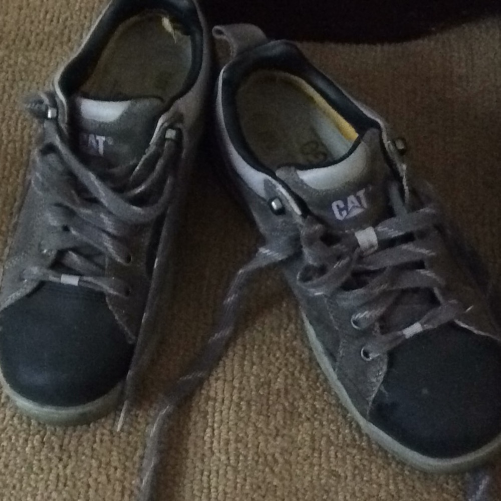 Woman’s steel toe shoes